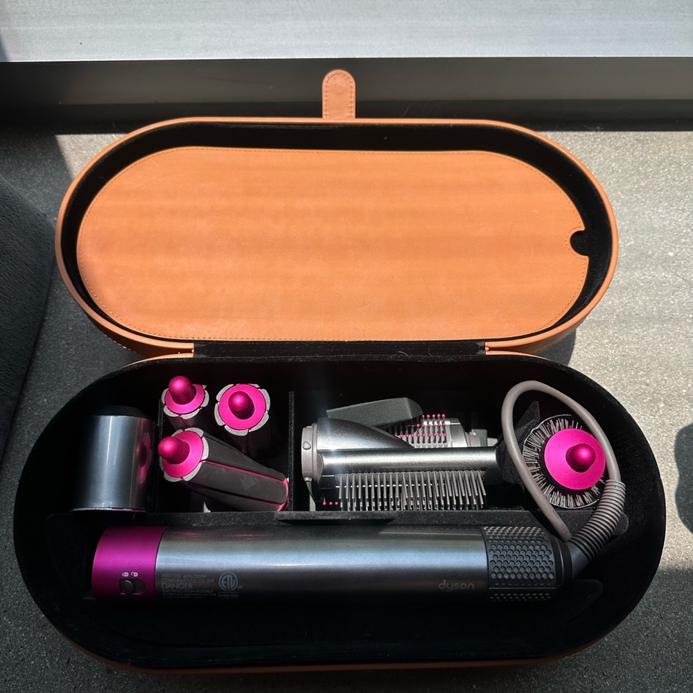 Dyson Airwrap Fuschia